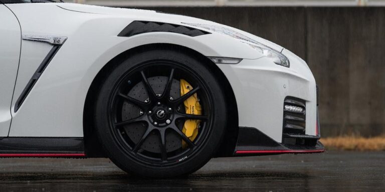 NISSAN REVEALS THE DESIGN CODE BEHIND ITS HIGH-PERFORMANCE BRAKE CALIPER COLORS - nissan reveals