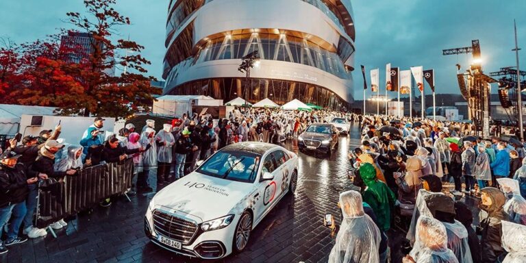 The 140 Festival’: Around 15,000 guests celebrated the return of the S-Class models Bertha, Carl and Gottlieb and the world premiere of the Mercedes-AMG GT SUV at the Mercedes-Benz Museum The 140 Festival': Around 15,000 guests celebrated the return of the S-Class models Bertha, Carl and Gottlieb and the worl...